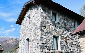 Alex Chalet
